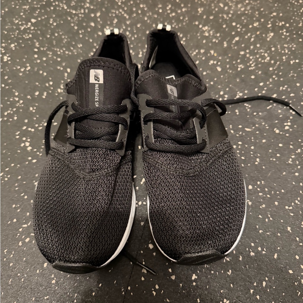 NIB Women’s New Balance Black Athletic Shoes - Size 7